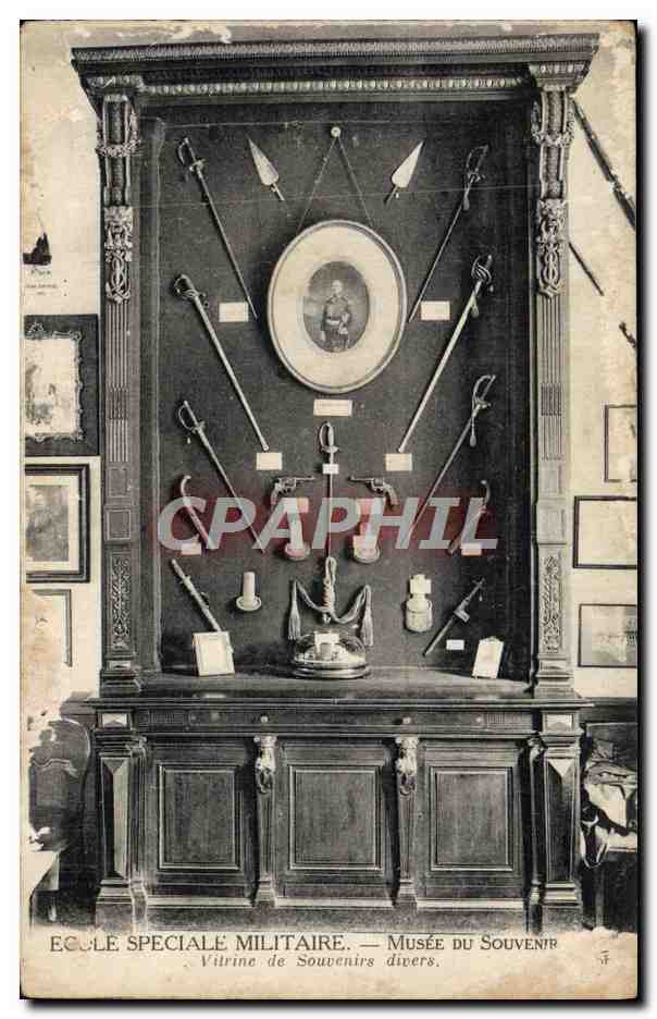 CPA Eglise Speciale Militaire Musee Du Souvenir Vitrine de souvenirs divers 