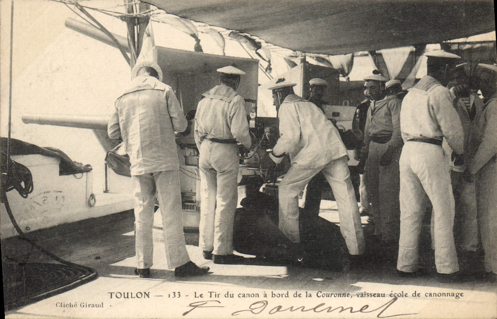 CPA Bateau Toulon Le tir du canon a bord de la Couronne ecole de canonnage 