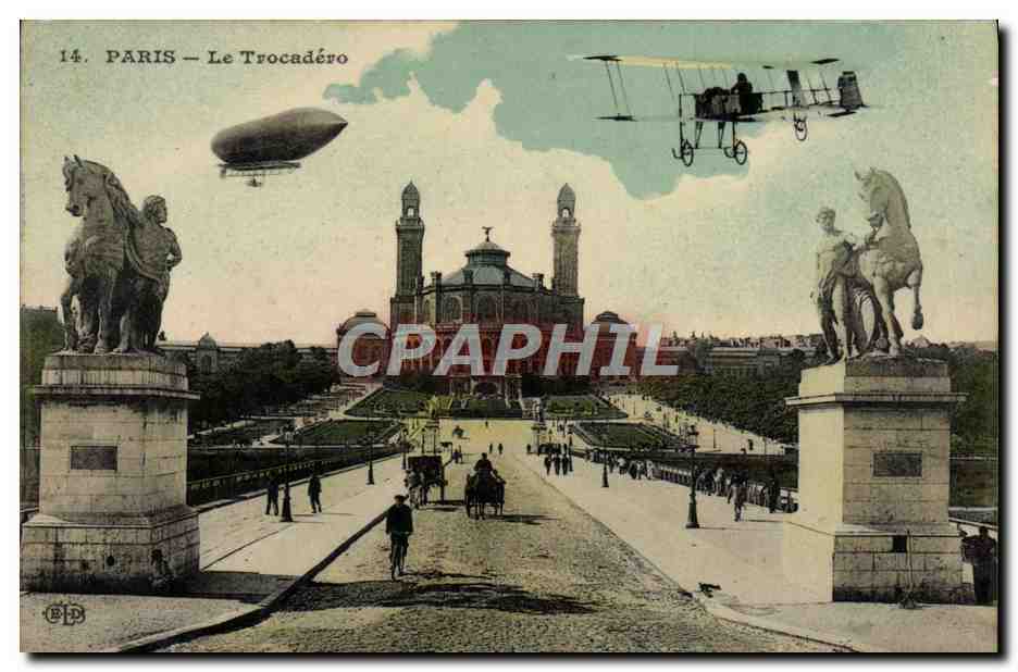 CPA Avion Aviation Paris Le Trocadero Zeppelin Dirigeable