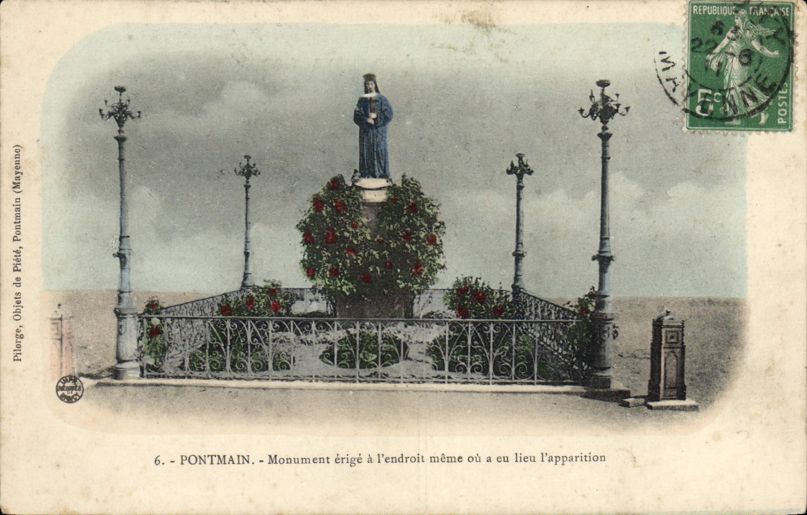 CPA Pontmain Monument erige a L'endroit meme ou a eu lieu l'apparition