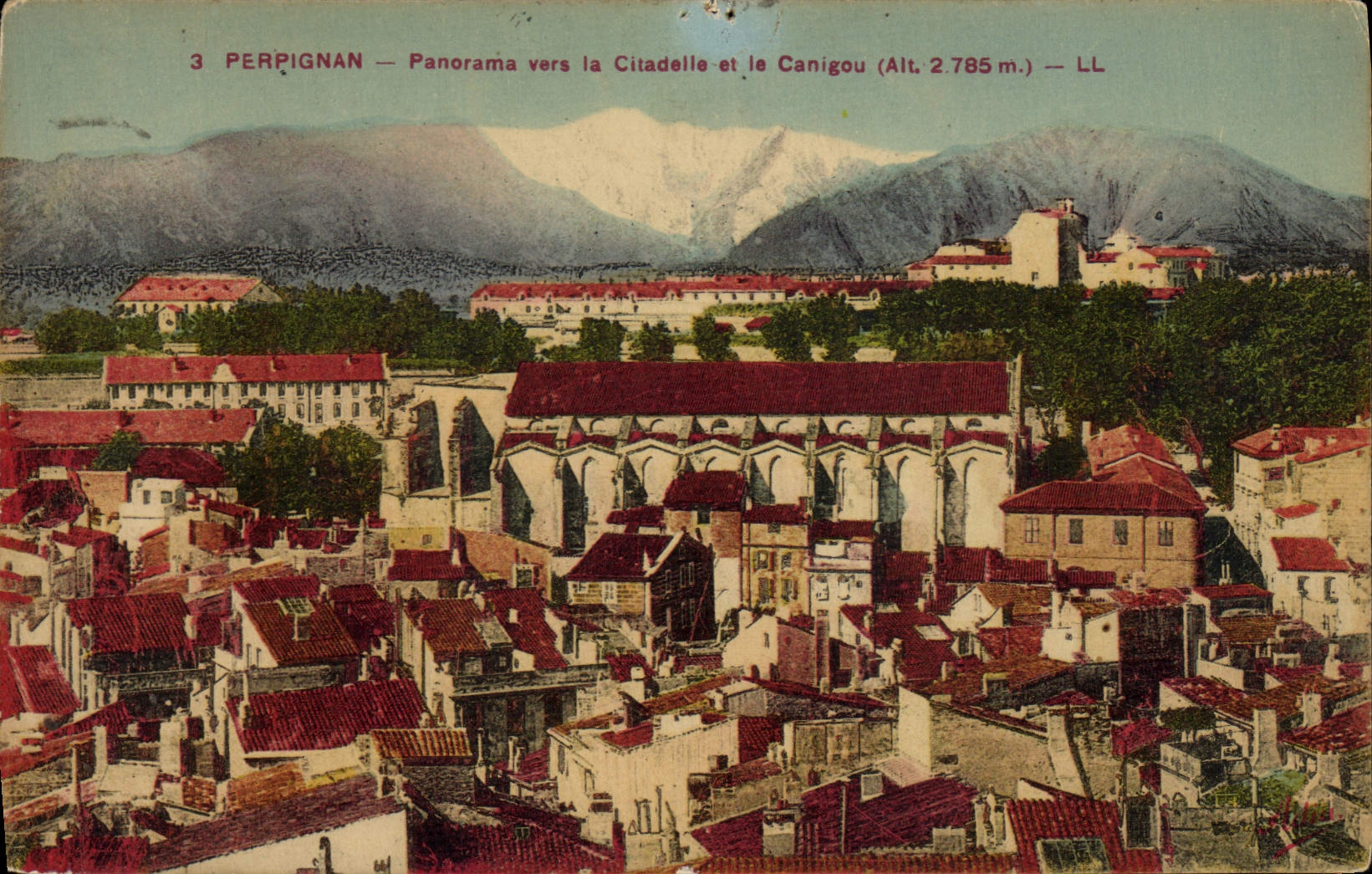 CPA Perpignan Panorama Vers la Citadelle et la Canigou
