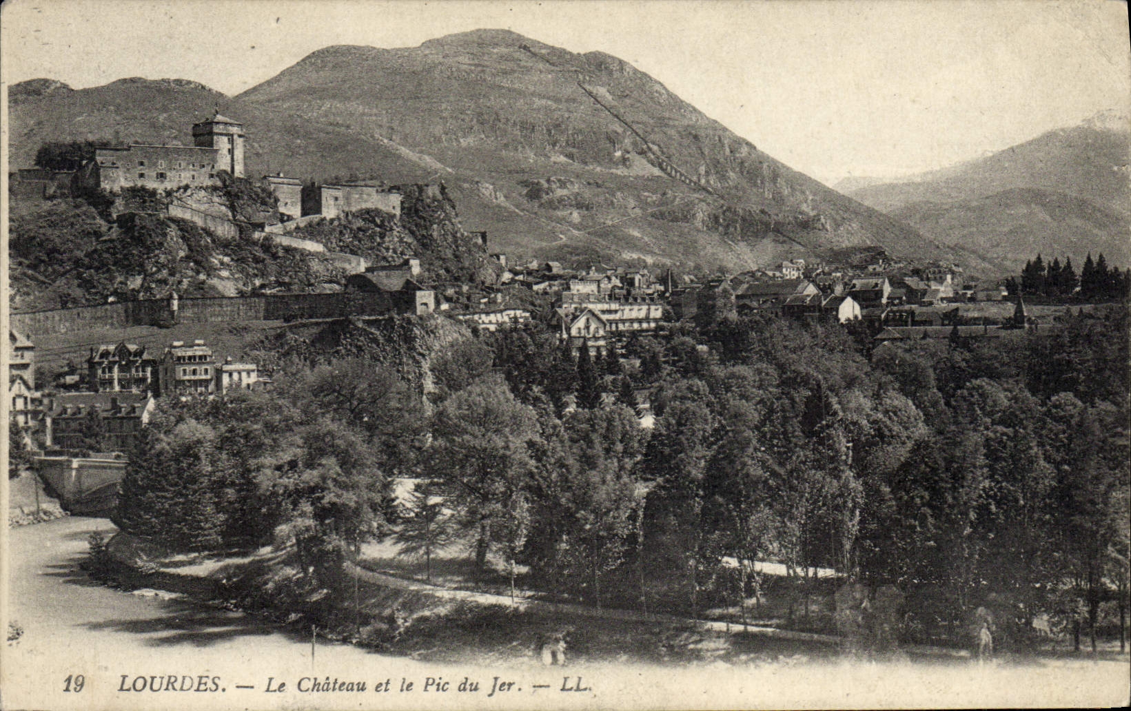 Lourdes — Le Château et le Pic du Jer — LL.