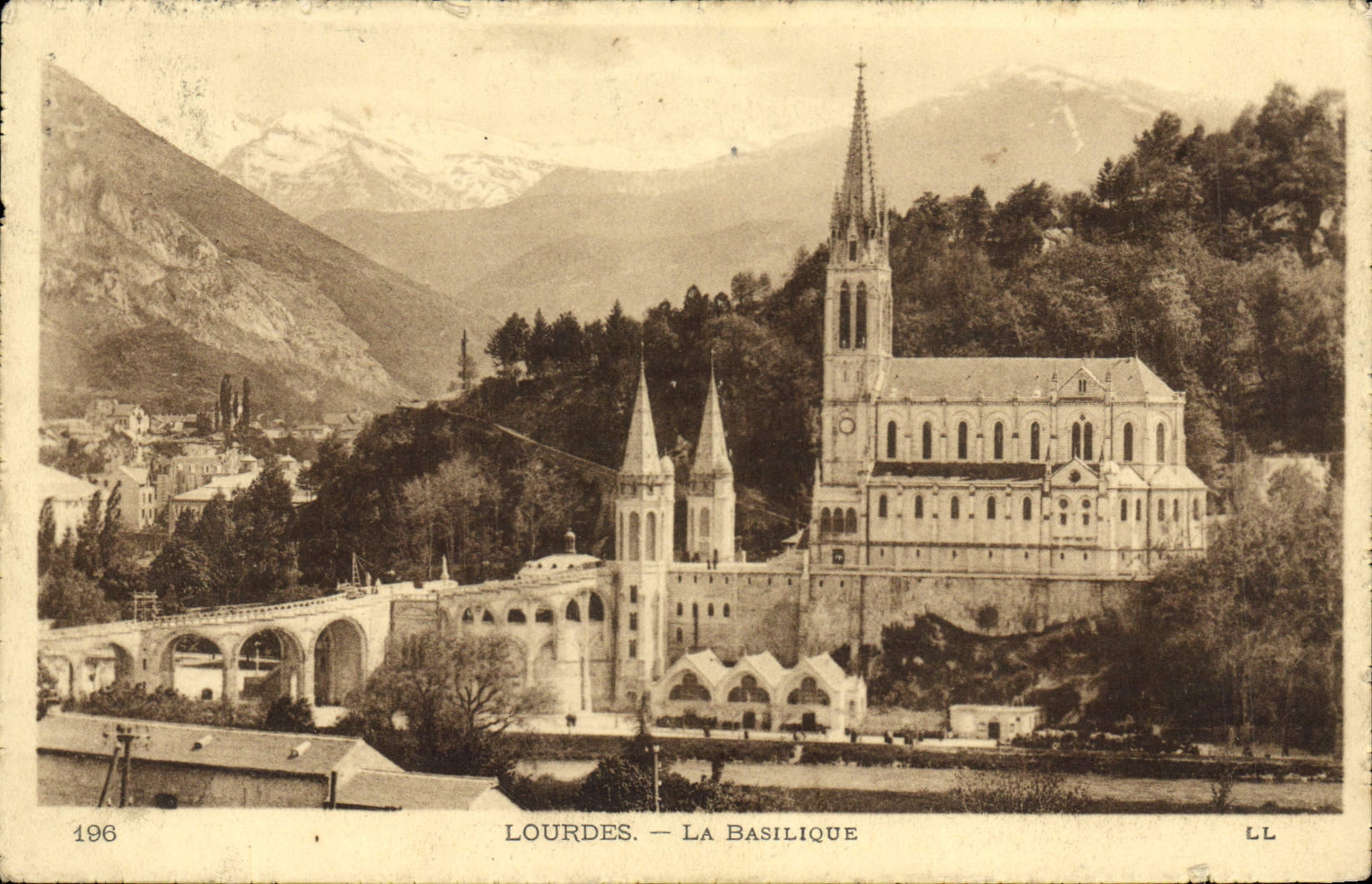 CPA Lourdes La Basilique
