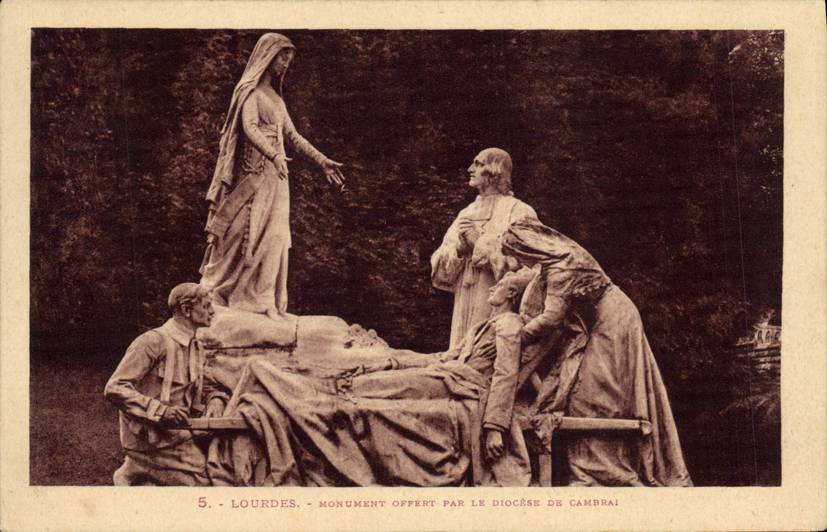 CPA Lourdes Monument offert par le diocese de Cambrai