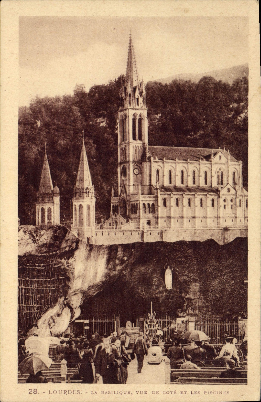 CPA Lourdes La Basilique