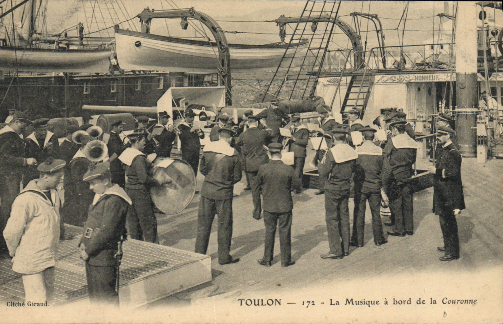 CPA Bateau de guerre Toulon La musique a bord de la Couronne 