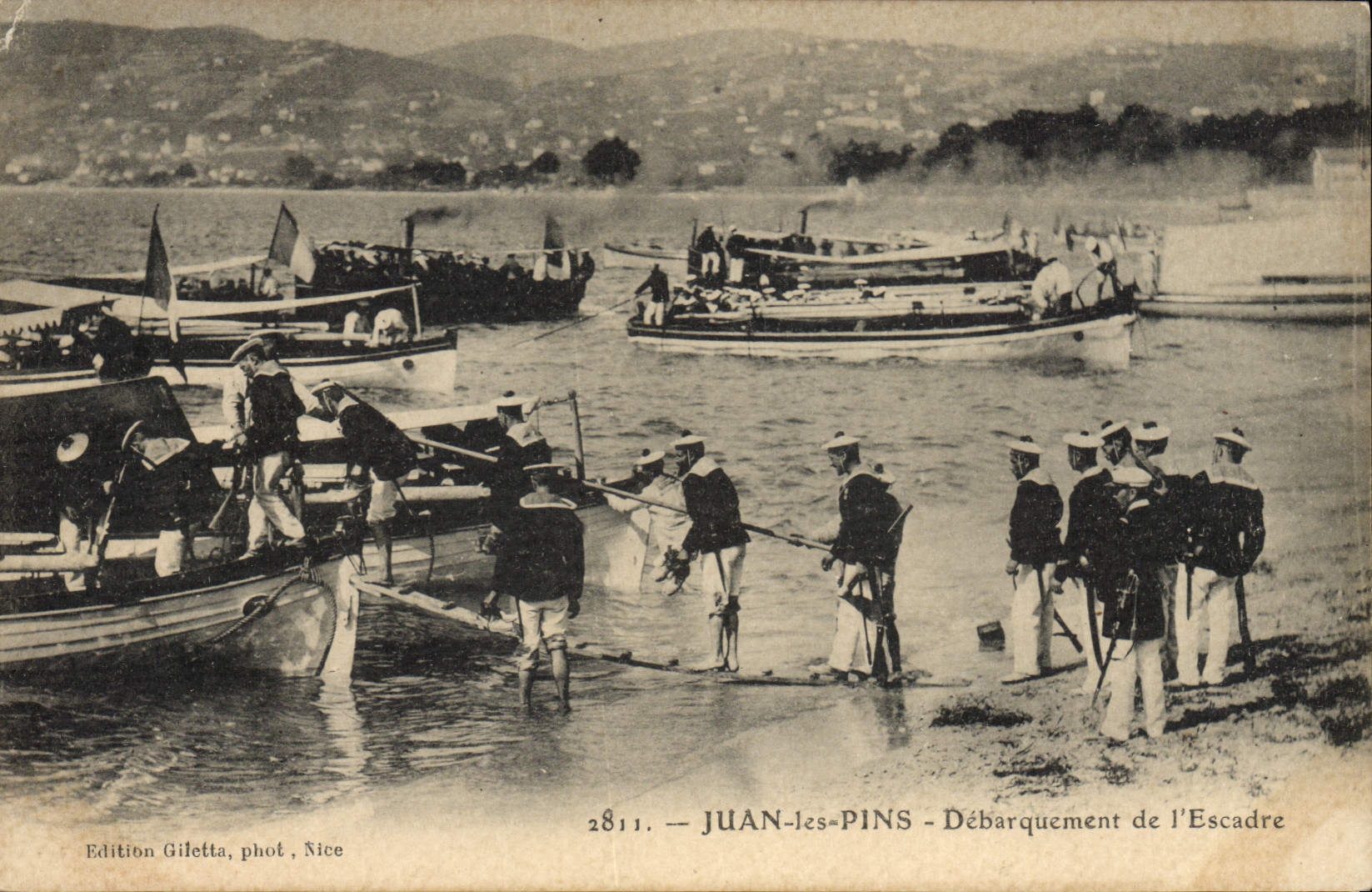 Juan-les-Pins — Débarquement de l'Escadre — Edition Gilefetta, phot. Nice, n° 2811