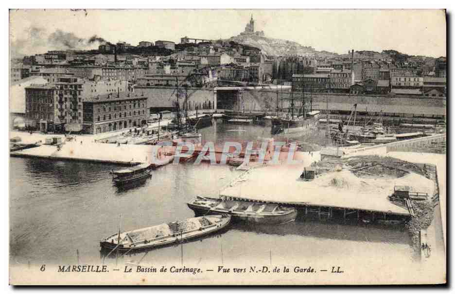 CPA Marseille Le Bassin de Carenage Vue Vers ND de la Garde Bateaux