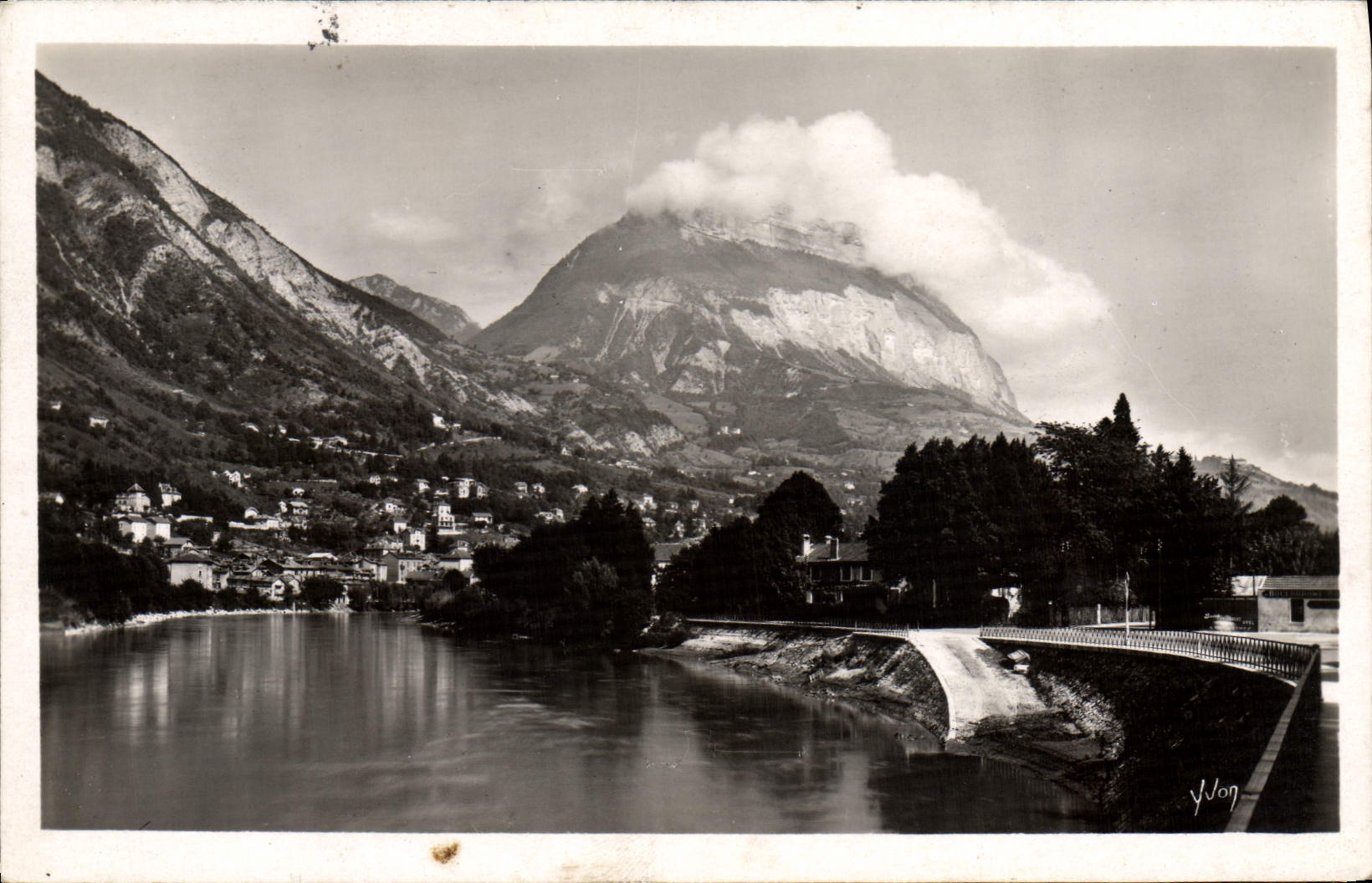 Le Saint-Eynard, la Tronche et l'Isère — Grenoble (Isère) — Les Éditions d'Art Yvon