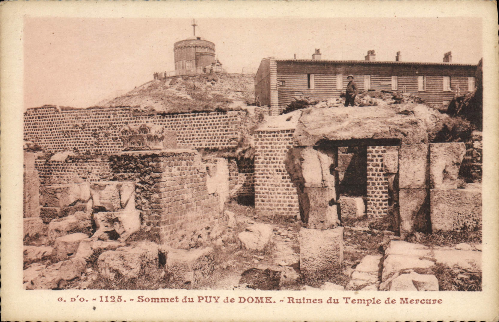 Sommet du PUY de DOME — Ruines du Temple de Mercure — J. Gouttingues, Éditeur Ollergues (P.-d.-D.)