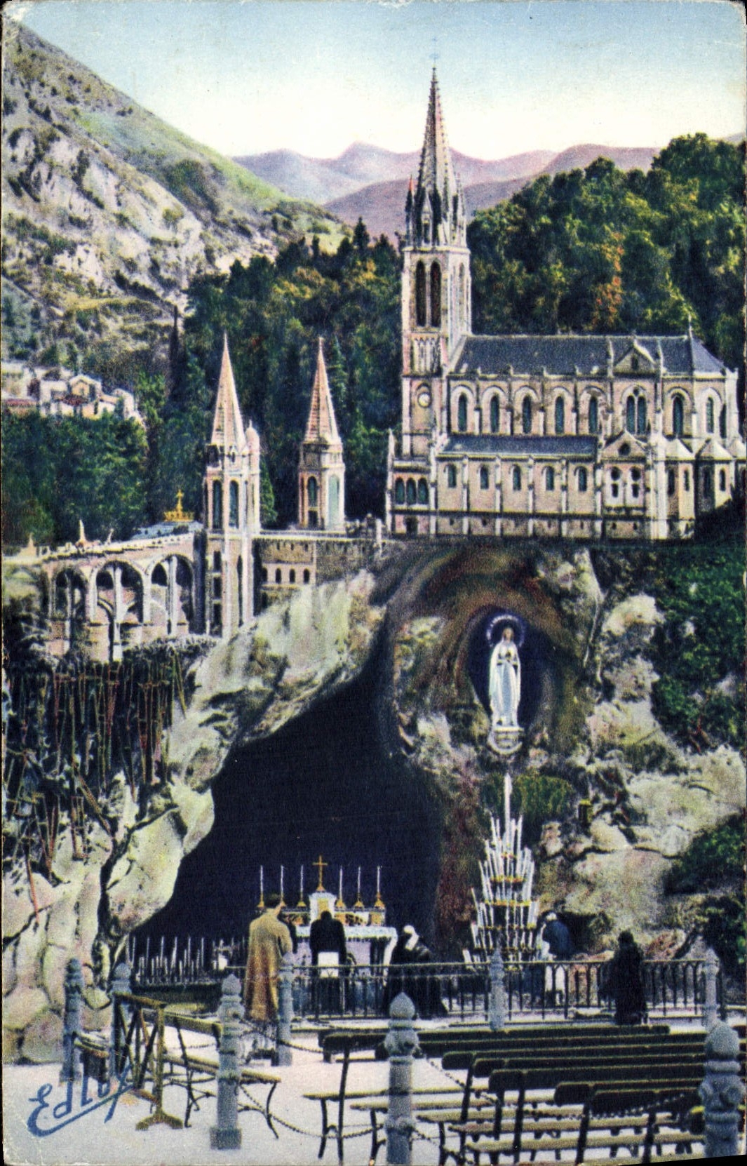 CPA Lourdes La Grotte et la Basilique