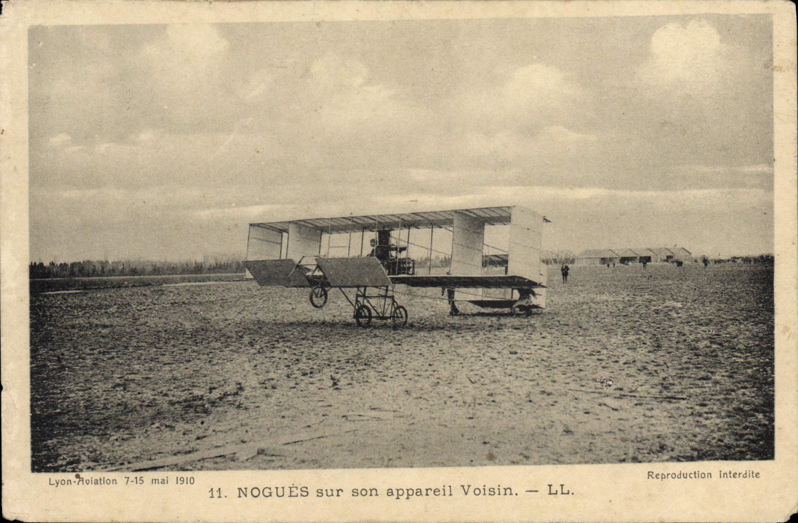 CPA Avion Aviation Nogues sur son appareil Voisin