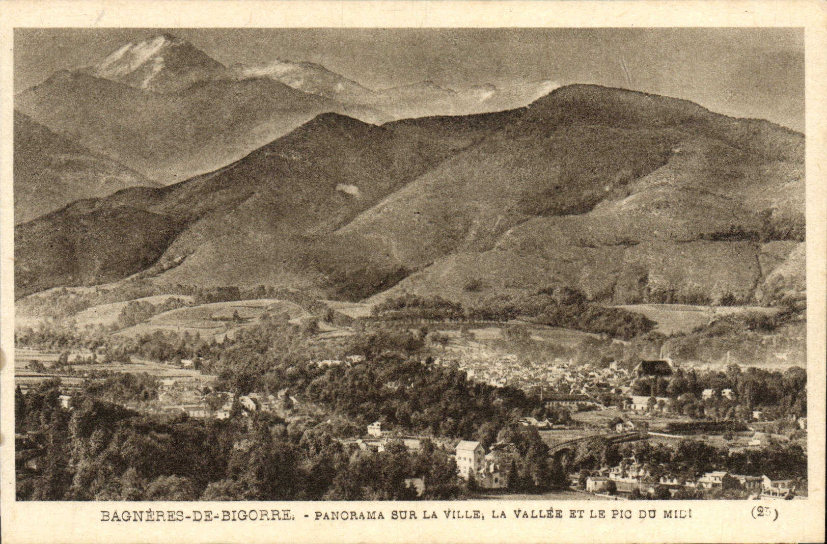 Bagnères-de-Bigorre - Panorama sur la ville, la vallée et le pic du Mili — Héloïgrevure Frères, Toulouse, n°25