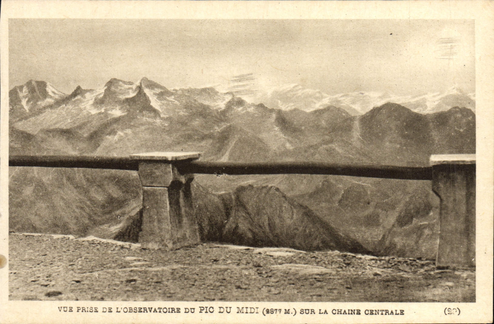 Vue prise de l'observatoire du Pic du Midi (2977 m.) sur la chaîne centrale — éditeur Héliogravure Labonche Frères, Toulouse — n° de série (2C)