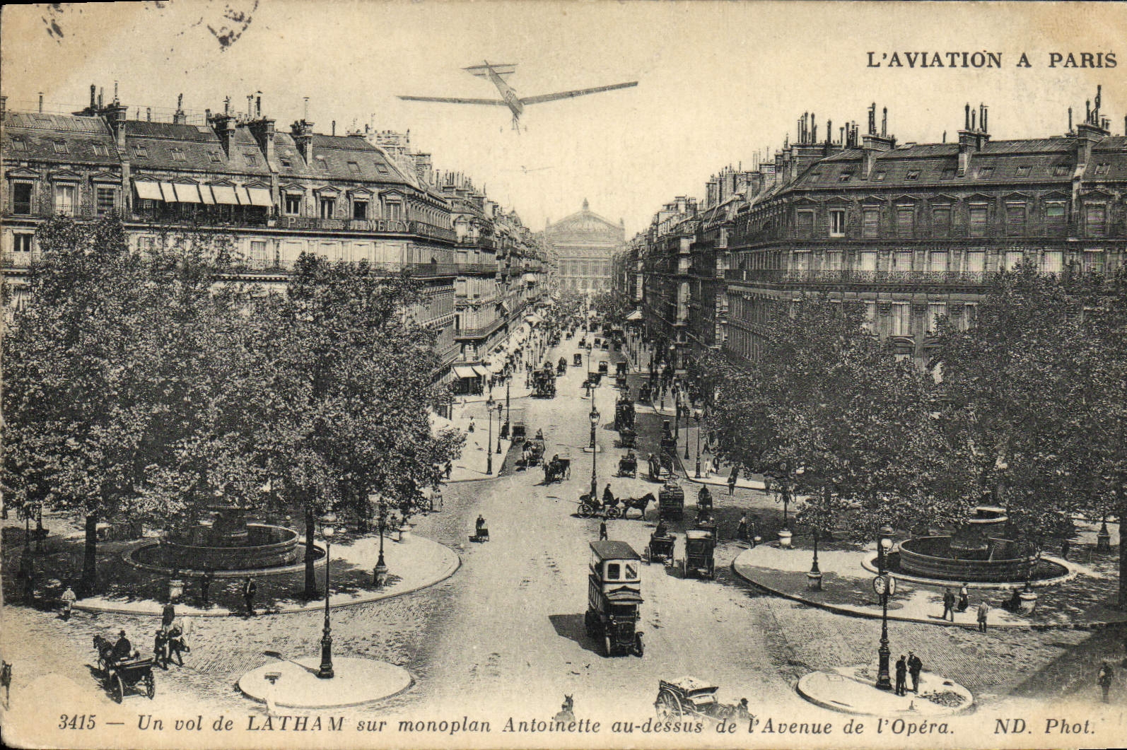 CPA Avion Aviation Un vol de Latham sur monoplan Antoinette au dessus de l'avenue de l'Opera 