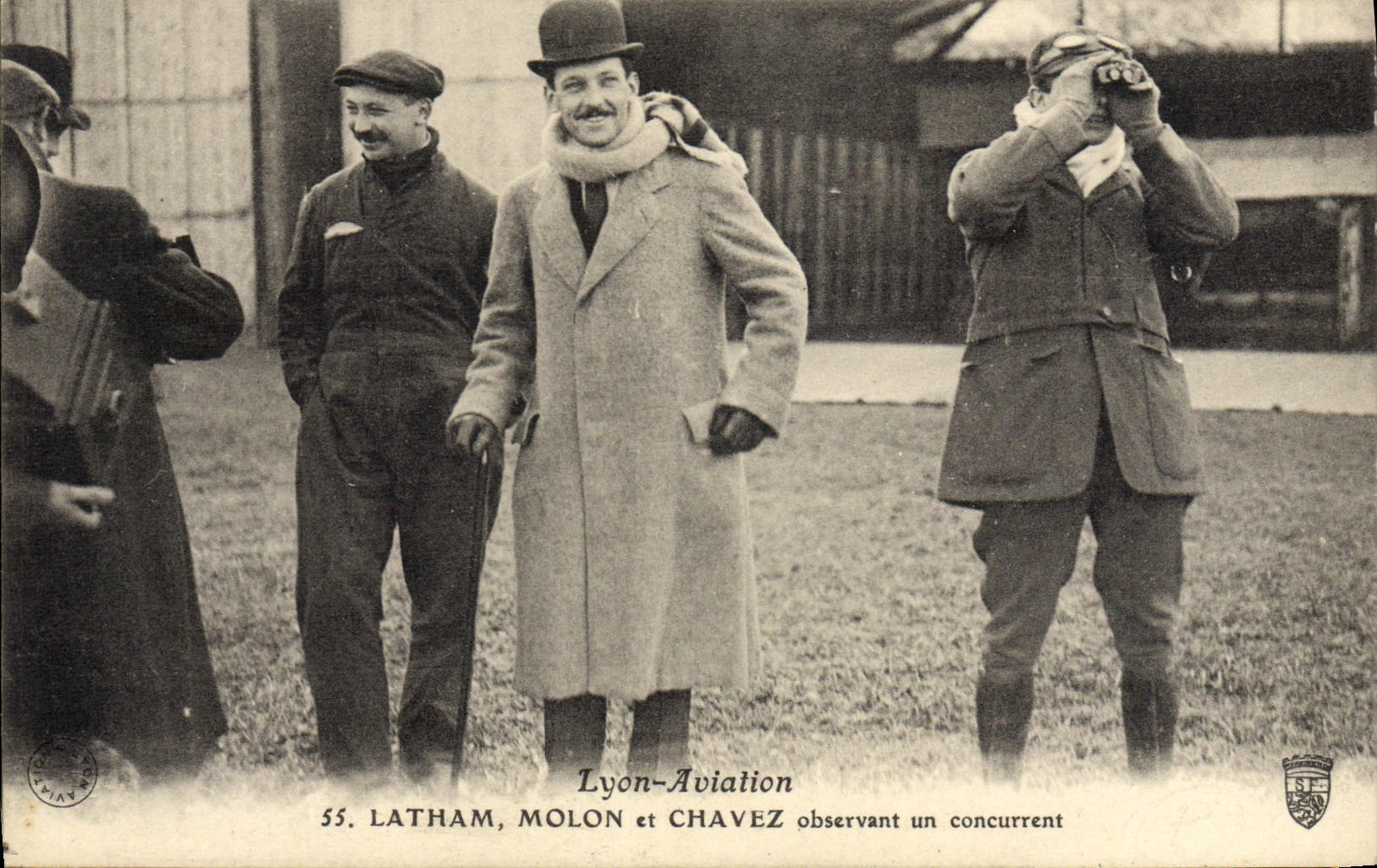 CPA Avion Aviation Lyon Aviation Latham Molon et Chavez observant un concurrent