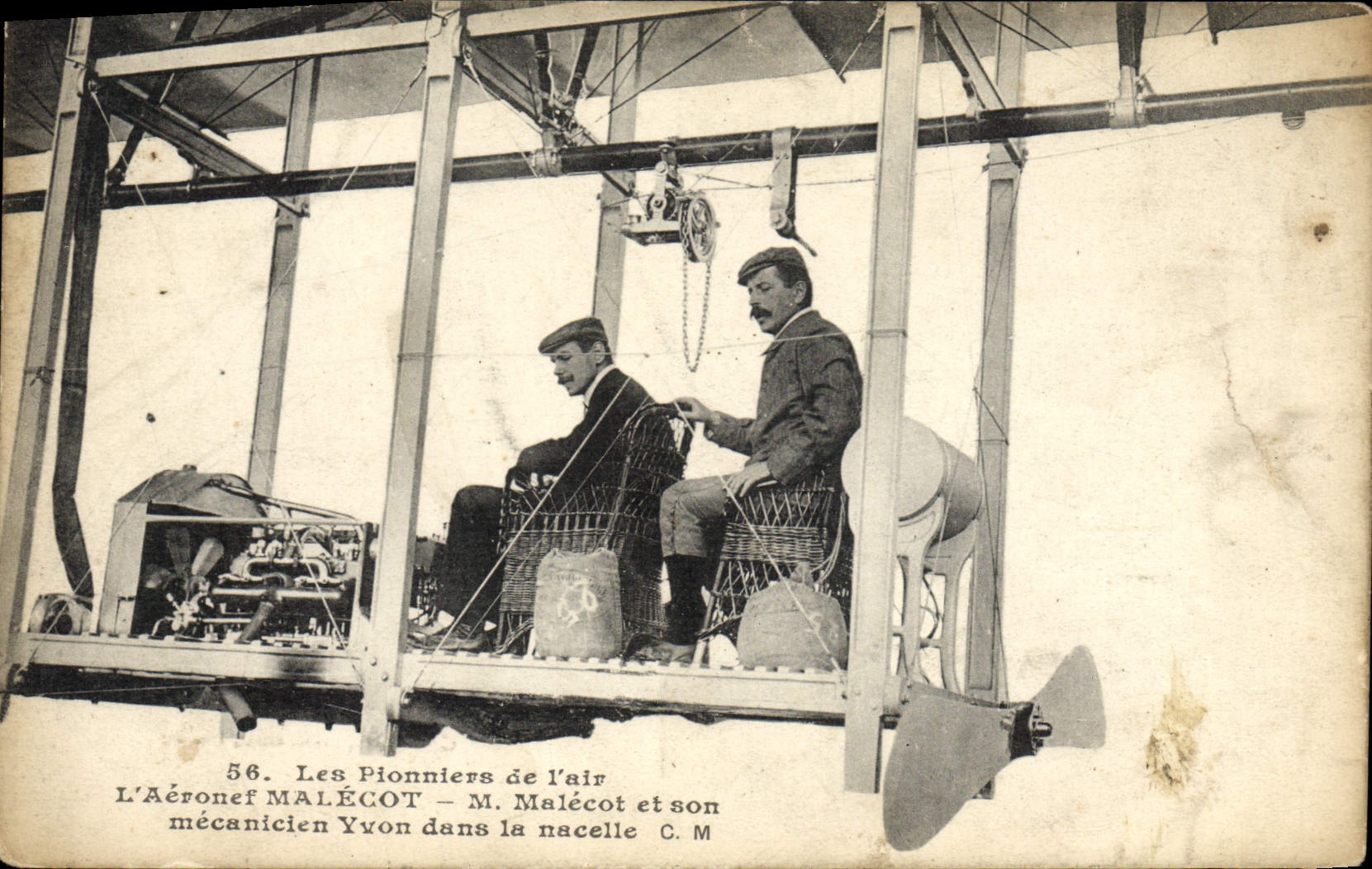 CPA Avion Aviation Aeronef Malecot Mecanicien Yvon dans sa nacelle