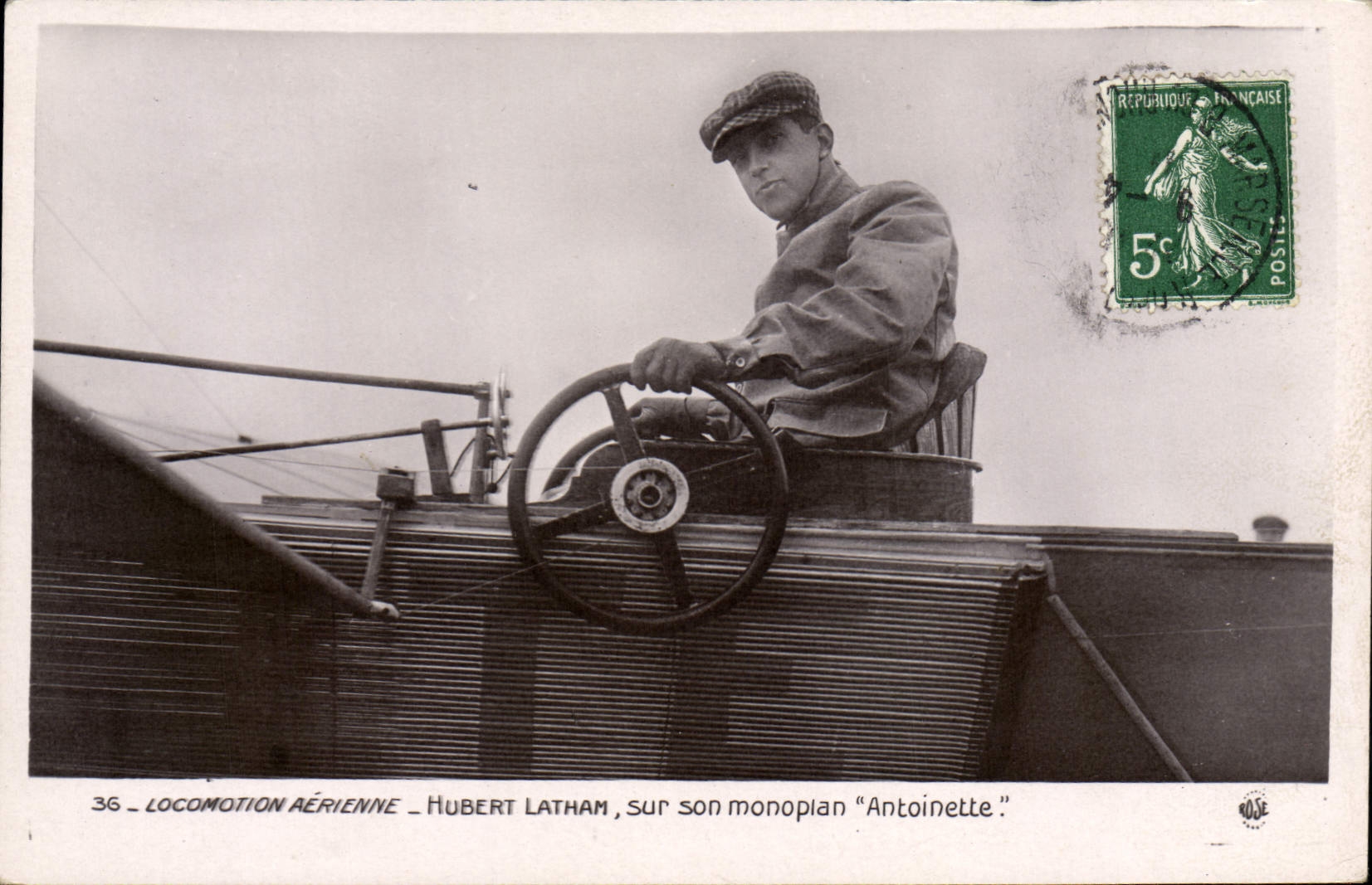 Hubert Latham sur son monoplan "Antoinette" — Locomotion aérienne — éditeur Rose, n°36