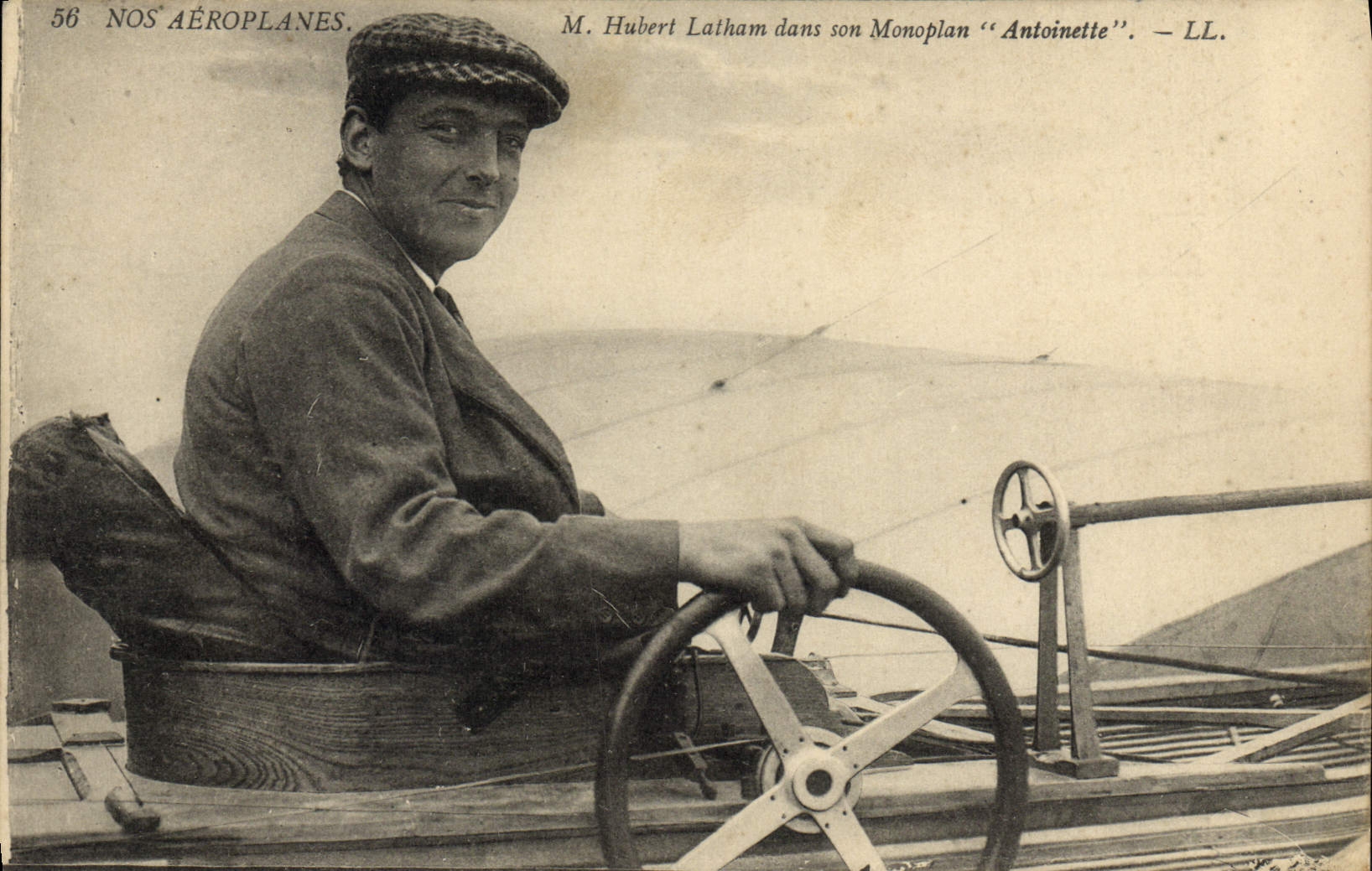 CPA Avion Aviation Hubert Latham dans son monoplan Antoinette