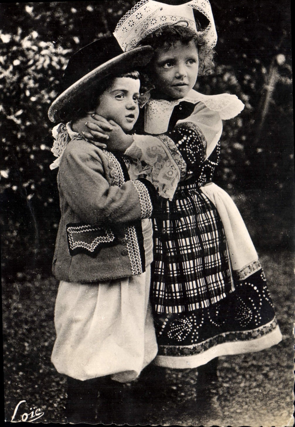 CPM Deux Futurs Epoux Bretagne Folklore Enfants