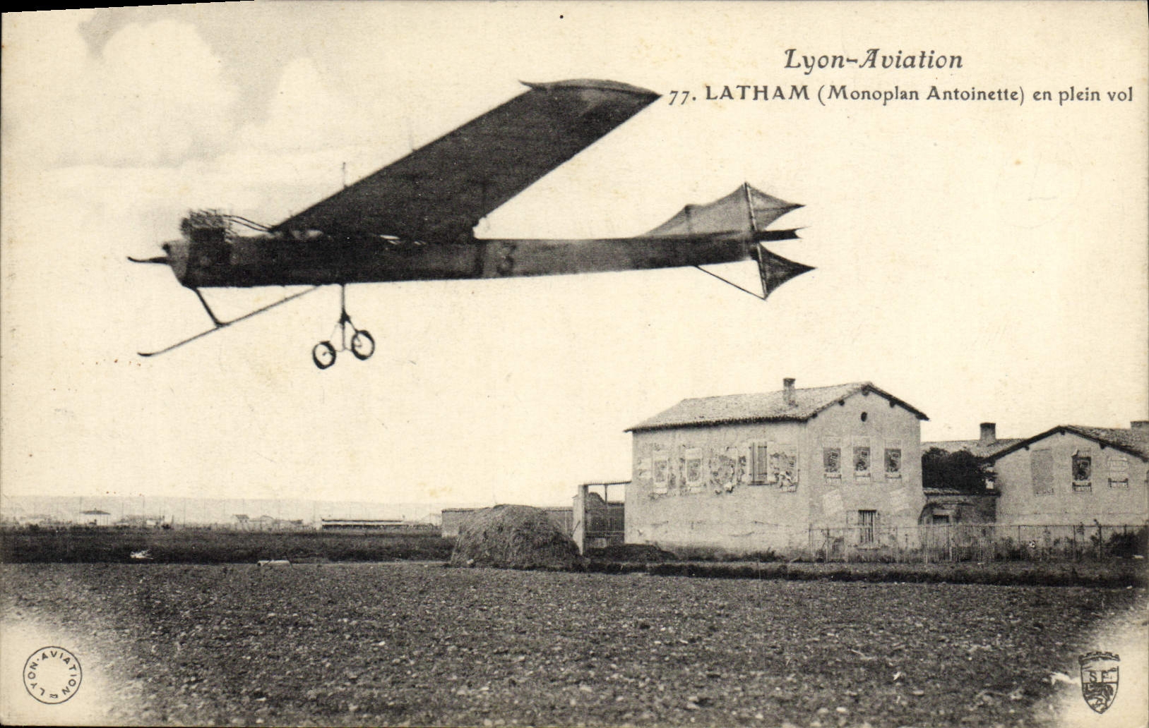 CPA Avion Aviation Latham Monoplan Antoinette en plein vol 