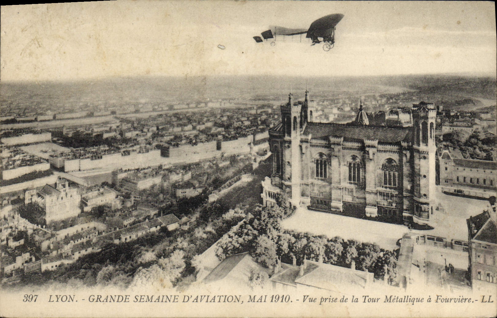 CPA Avion Aviation Lyon Grande semaine d'aviation Mai 1910 Vue prise de la tour metallique 