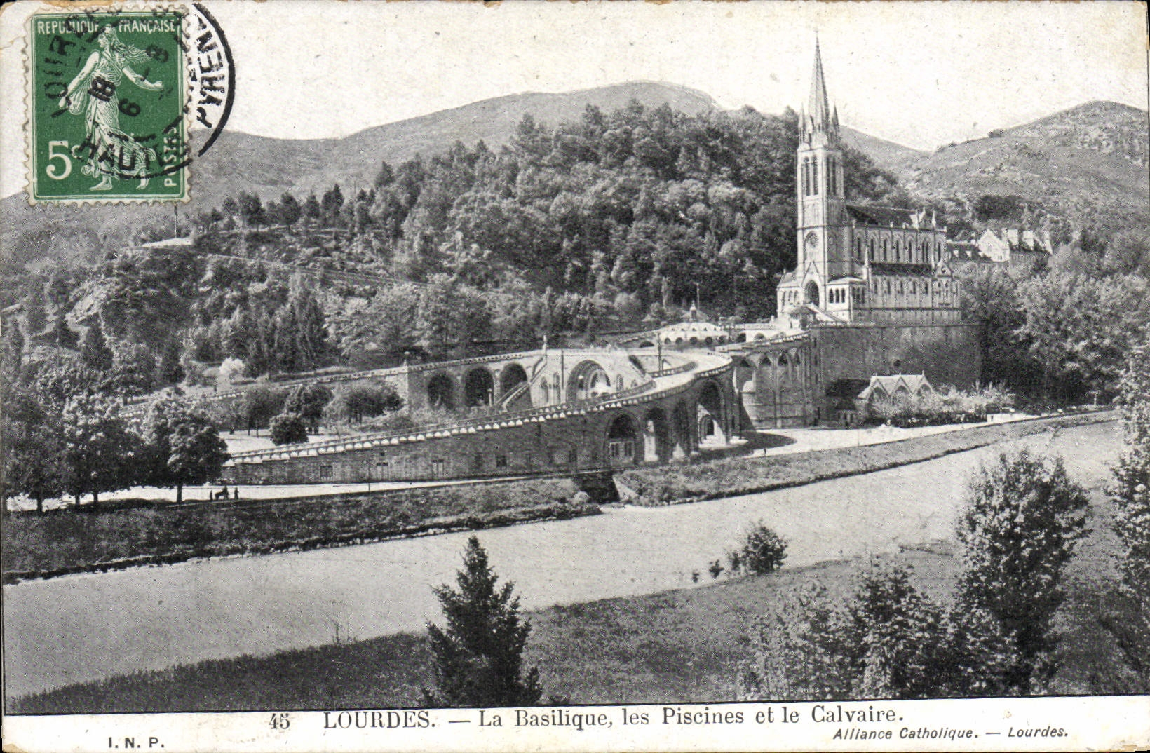 CPA Lourdes La Basilique Les Piscines Et Le Calvaire