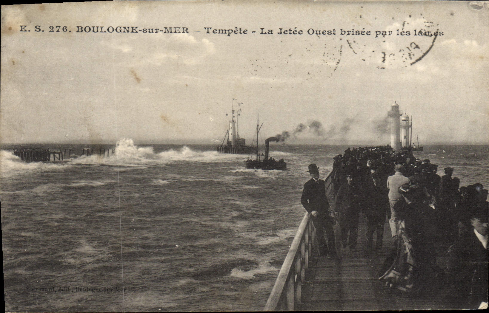 CPA Boulogne Sur Mer Tempete La Jetee Ouest Brisee Par les laines