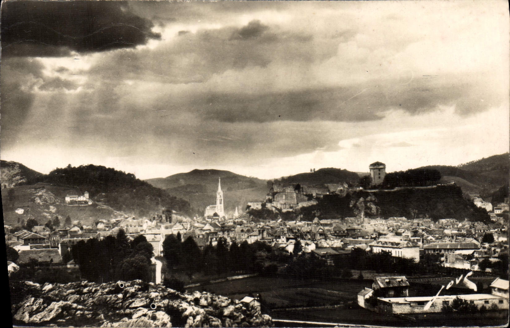 CPM Lourdes Vue D Ensemble De La Ville Sainte