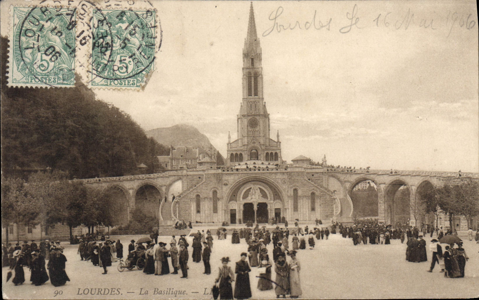 CPA Lourdes La Basilique