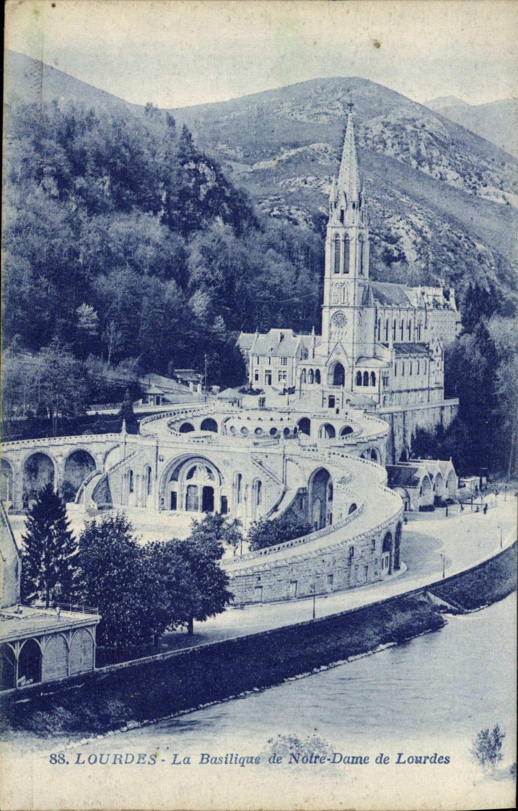 CPA Lourdes La Basilique de Notre Dame De Lourdes