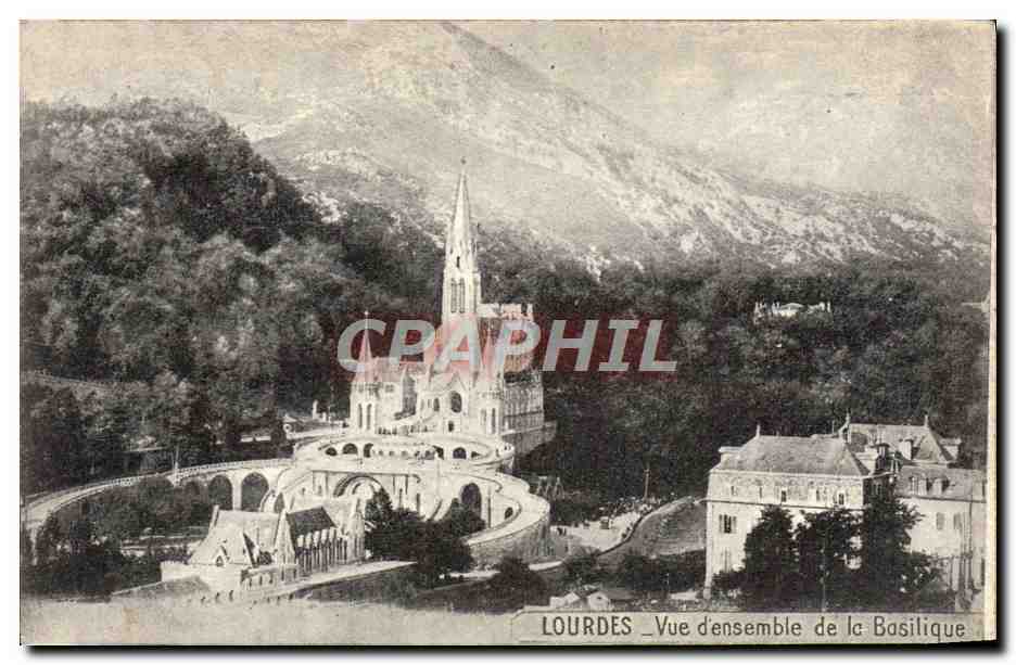 CPA Lourdes Vue D'ensemble De La Basilique