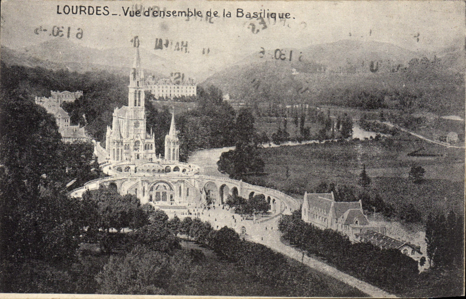 CPA Lourdes Vue D'ensemble De La Basilique