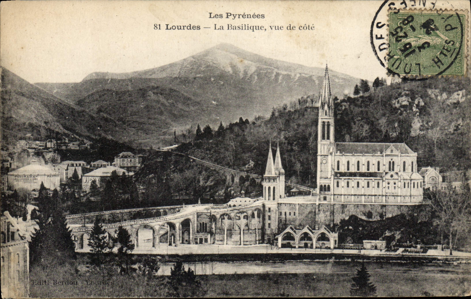 CPA Les Pyrenees Lourdes La Basilique