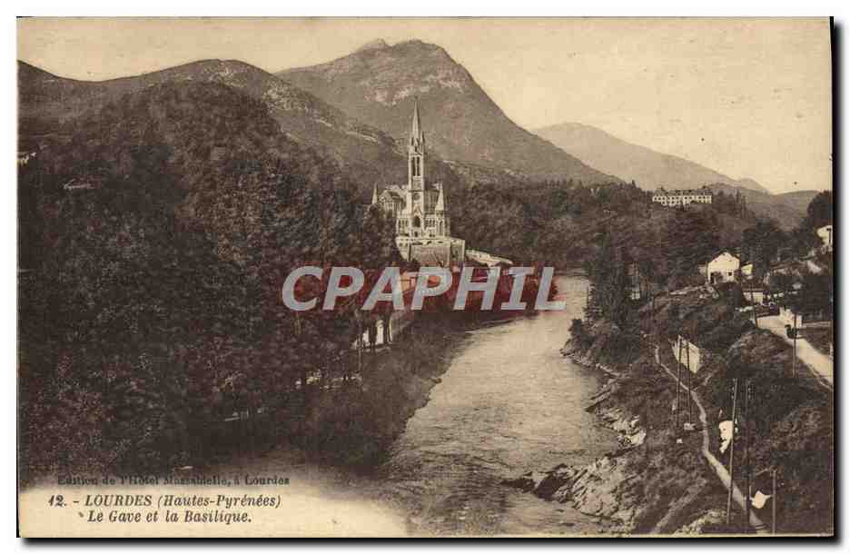 CPA Lourdes Le Gave Et La Basilique