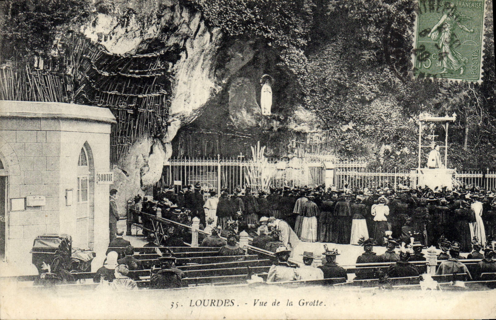 CPA Lourdes Vue De La Grotte