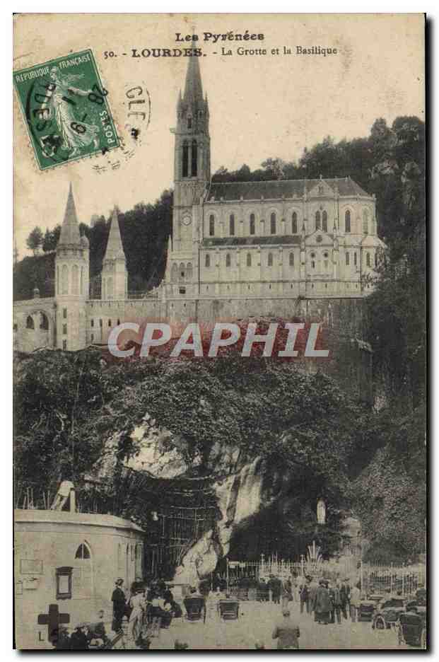 CPA Les Purenees Lourdes La Grotte Et La Basilique