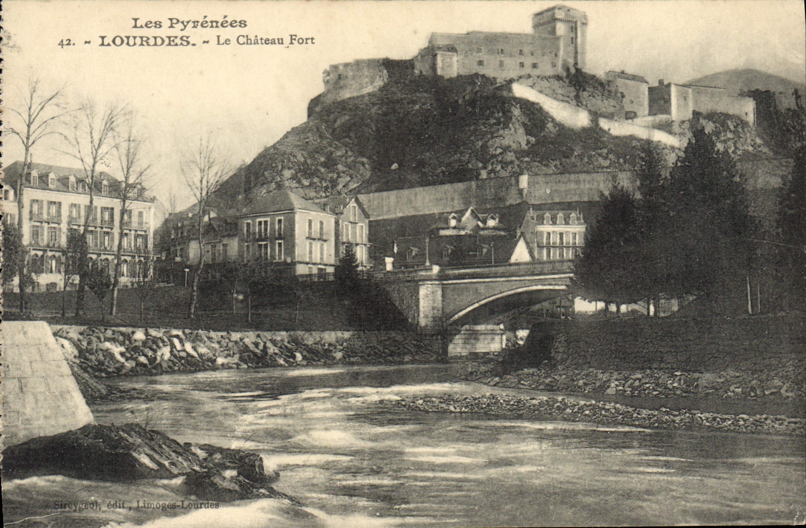 CPA Lourdes Le chateau fort