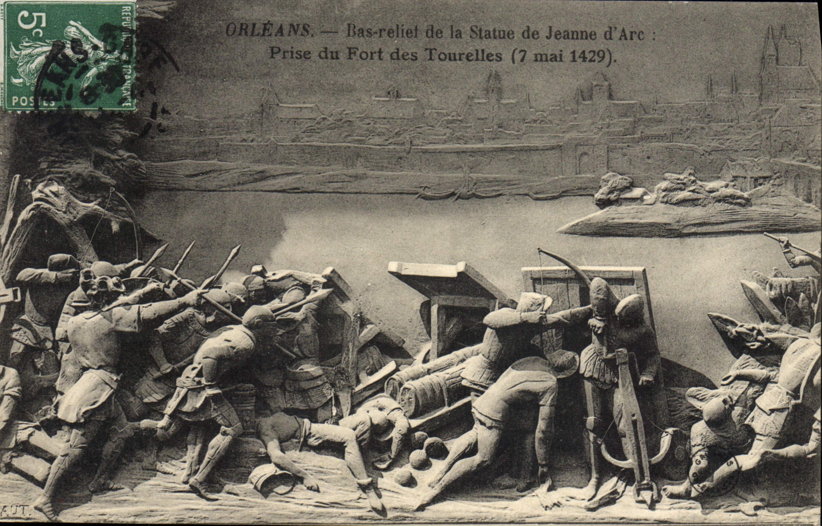 CPA Orleans Bas relief de la statue de Jeanne d'Arc Prise du Fort des Tourelles
