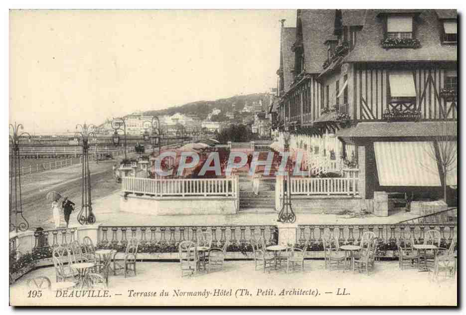 Deauville — Terrasse du Normandy-Hôtel (Th. Petit, Architecte) — LL.