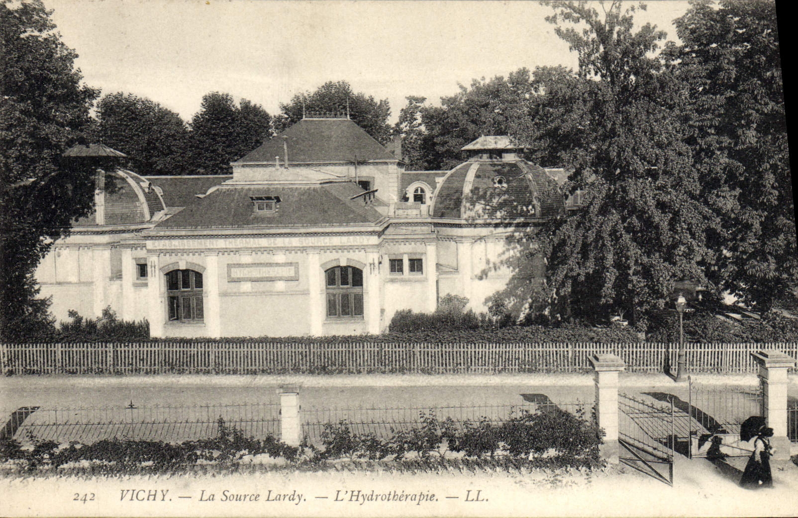 Vichy — La Source Lardy — L'Hydrothérapie — LL. — N° 242