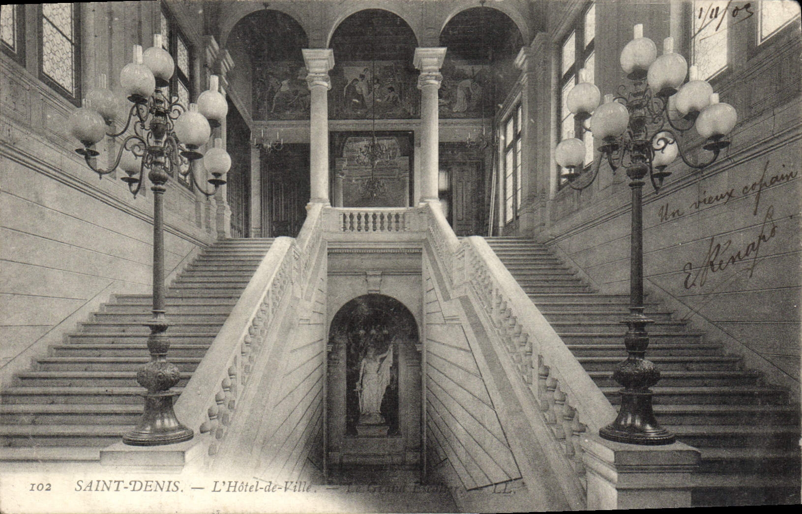 CPA Saint Denis L'Hotel de Ville Le grand escalier