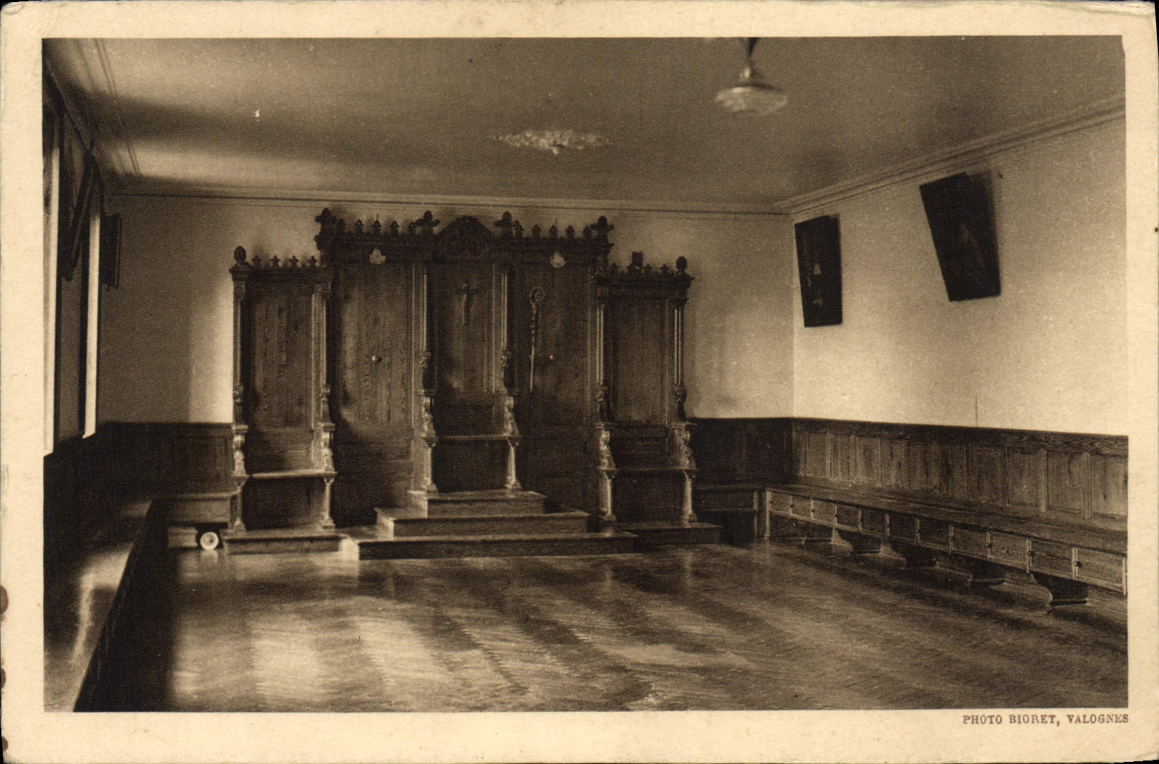 Salle capitulaire des moines — Abbaye Notre-Dame de Grâce — Trappe de Bricquebec (Manche) — Photo Bioret, Valognes