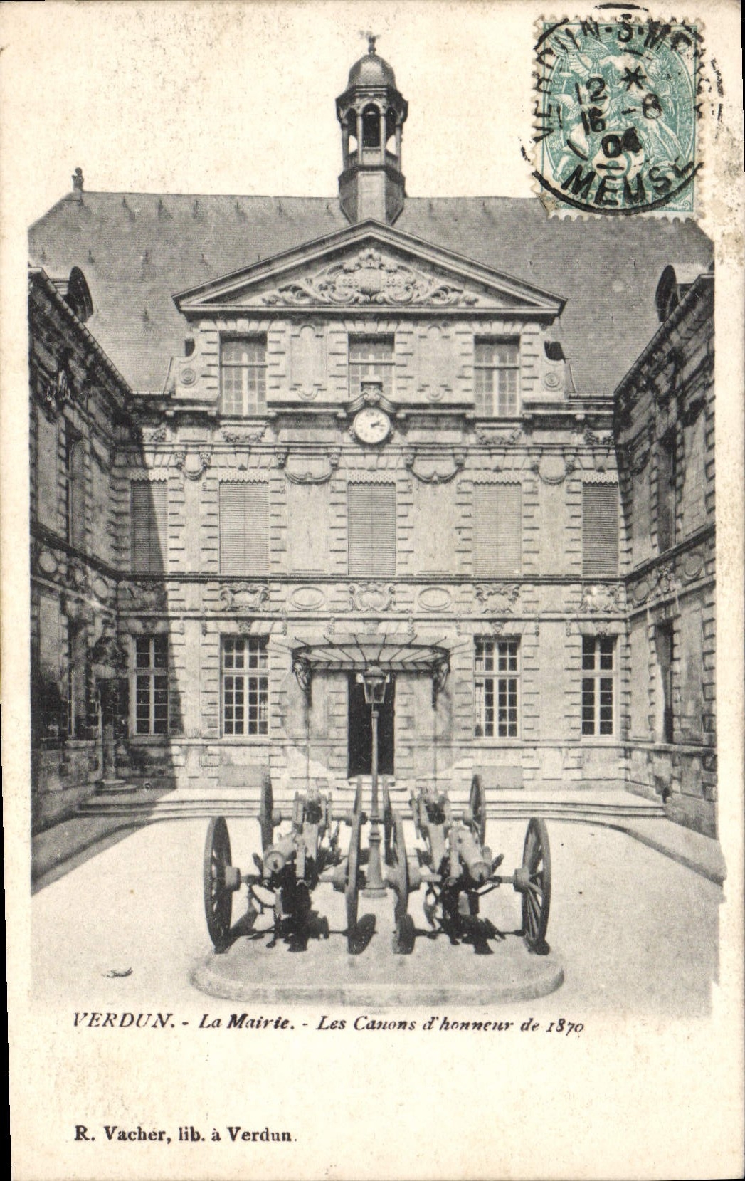 CPA Verdun La Mairie Les Canons d'honneur de 1870 Militaria