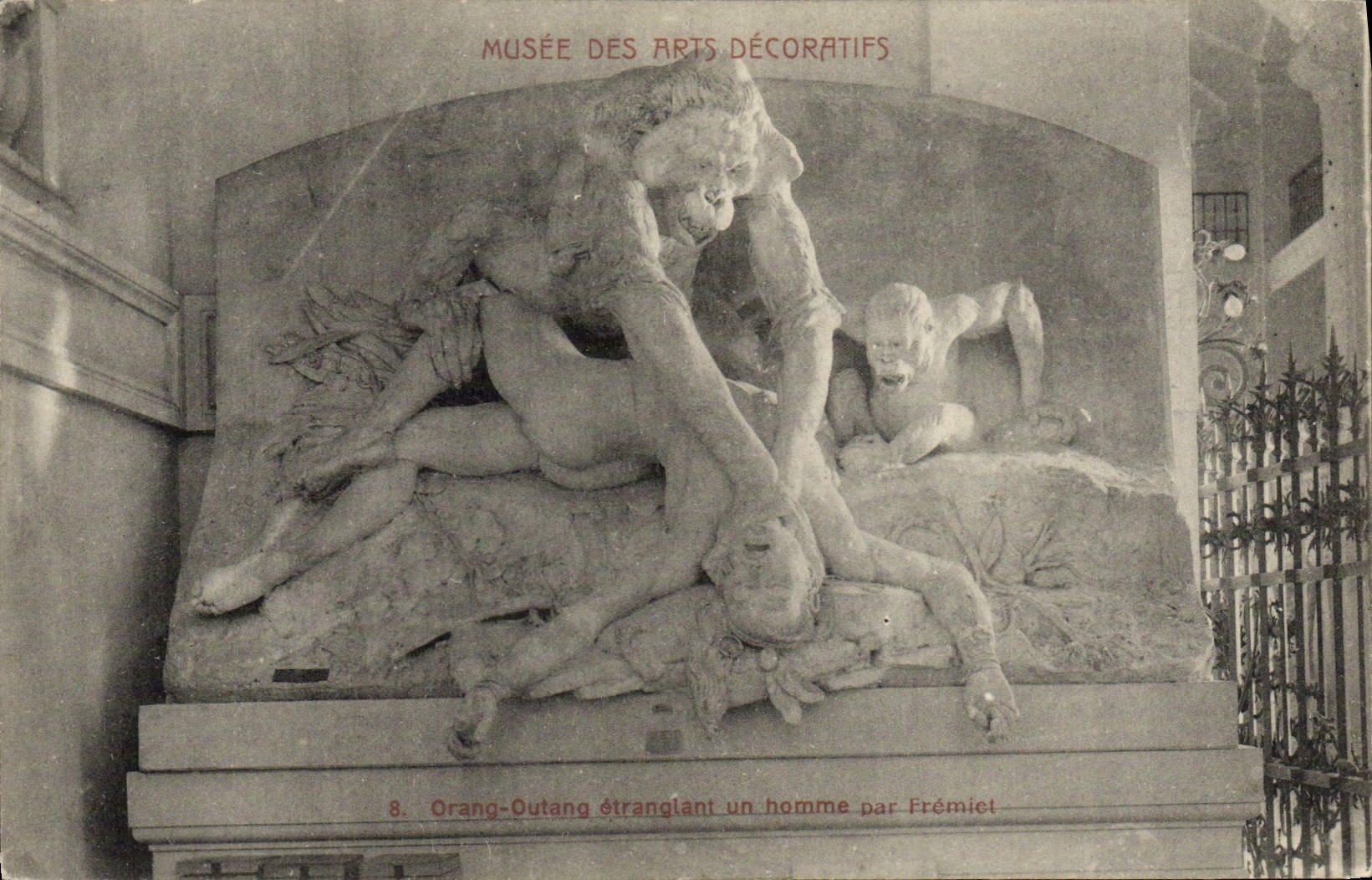 Orang-Outang étranglant un homme — Musée des Arts Décoratifs — sculpture de Frémiet — n°8