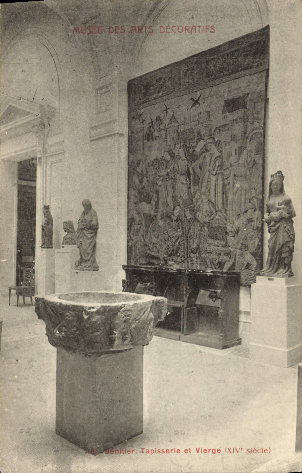 Musée des Arts Décoratifs — Bénitier, Tapisserie et Vierge (XIVe siècle)