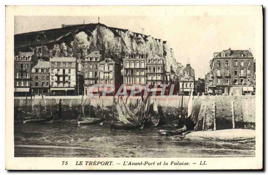 CPA Le Treport L'Avant Port et la Falaise Bateaux