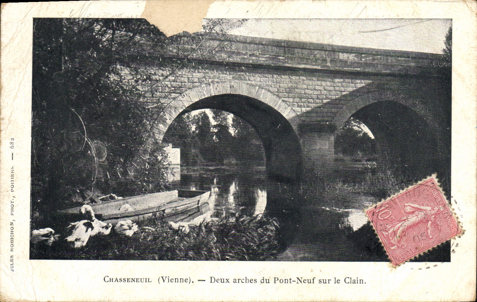 Chasseneuil (Vienne) — Deux arches du Pont-Neuf sur le Clain — Jules Robichon, Phot. Poitiers, n° 682