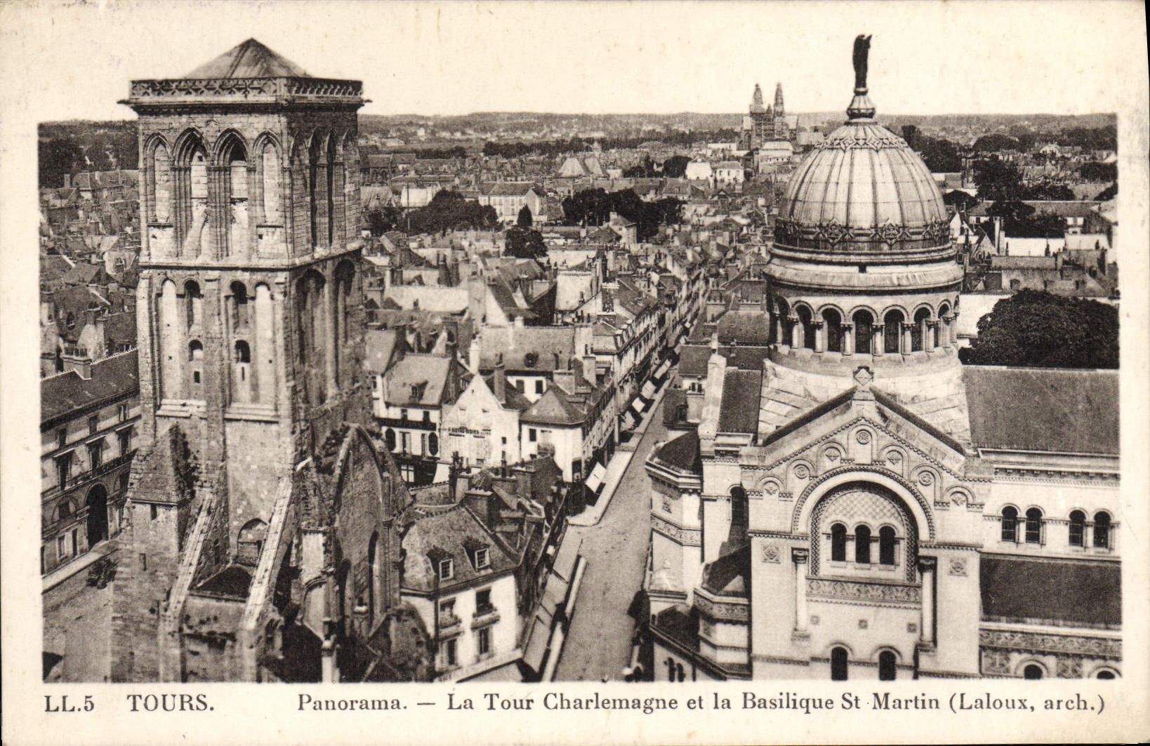 CPA Tours Panorama La Tour Charlemagne et la Basilique St Martin