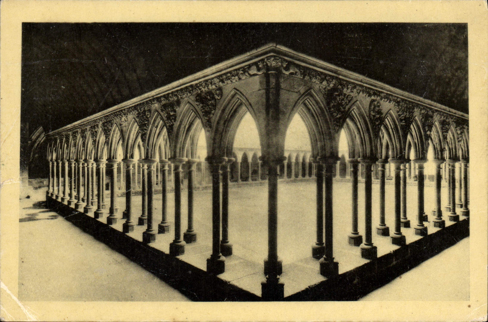 CPA Abbaye Du Mont Saint Michel Cloitre